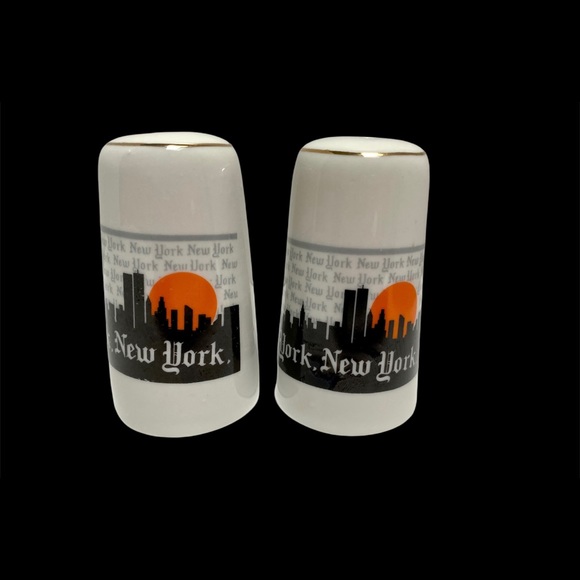 Vintage New York City Skyline Salt Pepper Shaker Set World Trade Empire State - Picture 3 of 8